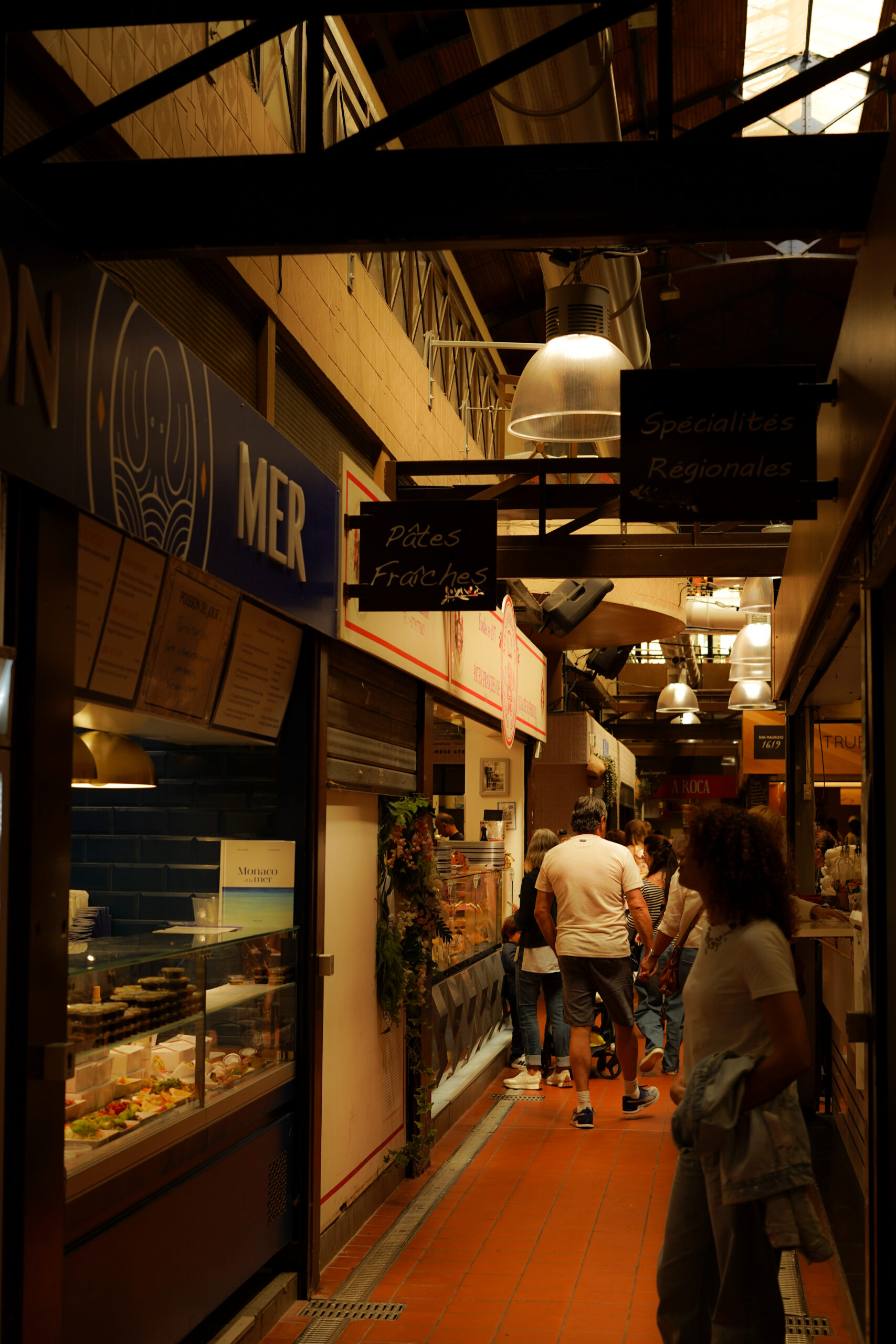 Condamine Market - Monaco - Flowers and fresh products