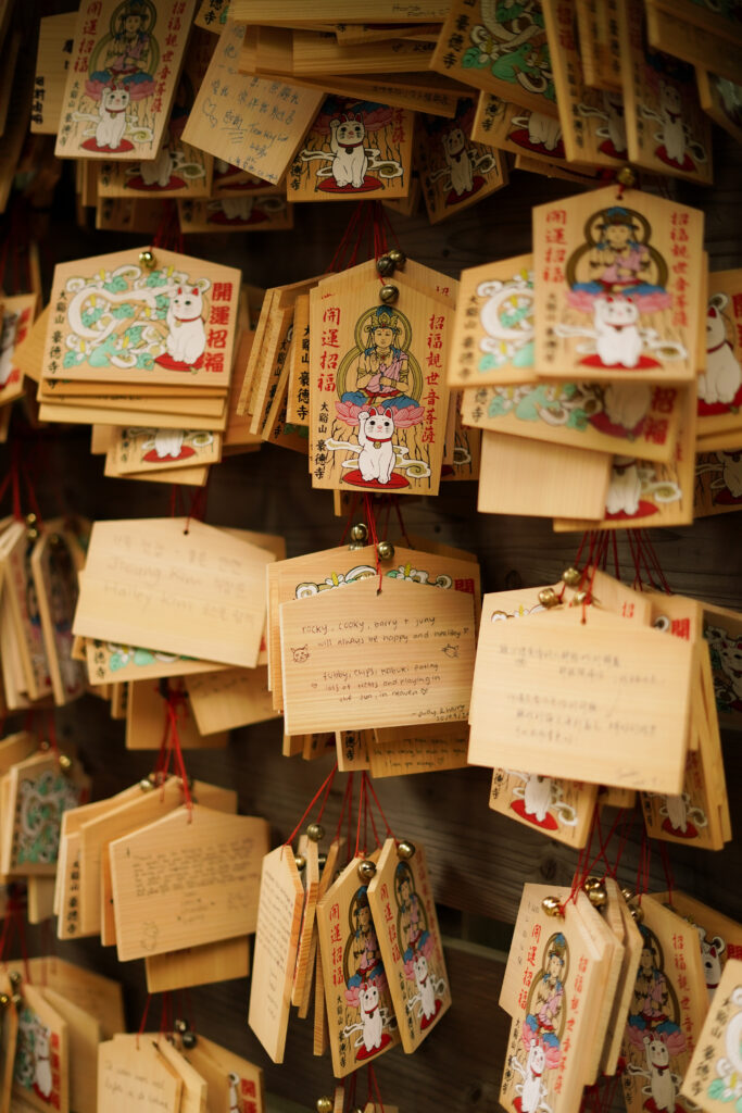 10 Unique Things for the Best Days in Tokyo GOTOKUJI TEMPLE - Cat Temple
