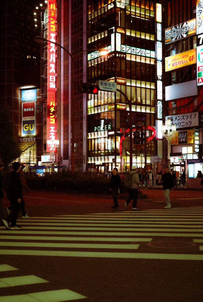 SHINJUKU streets by night - TOKYO